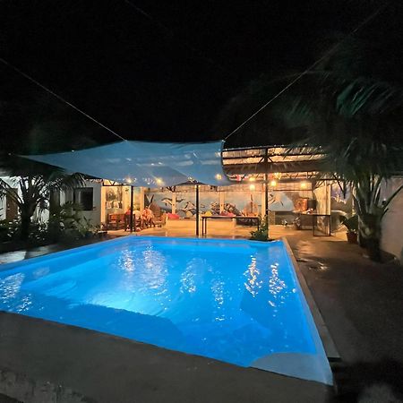 Ananas Guesthouse Moalboal Bagian luar foto