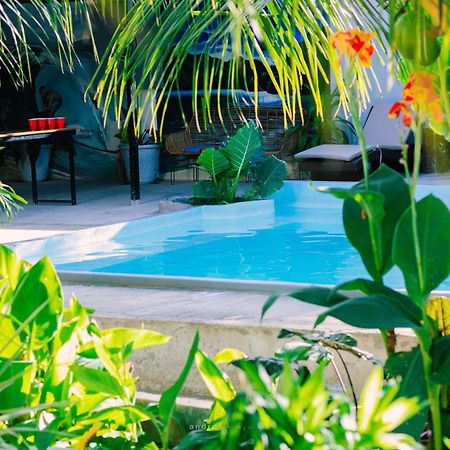 Ananas Guesthouse Moalboal Bagian luar foto