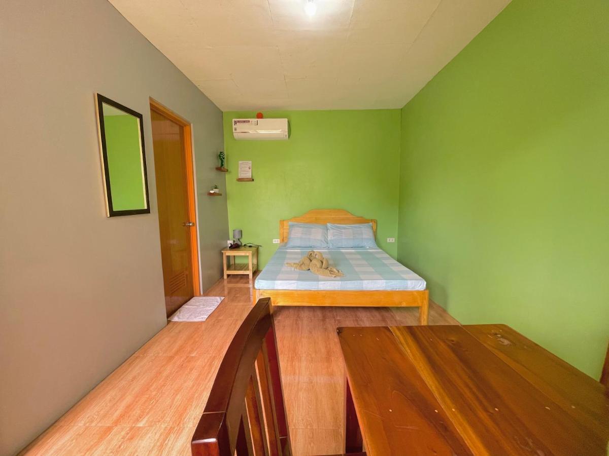 Ananas Guesthouse Moalboal Bagian luar foto