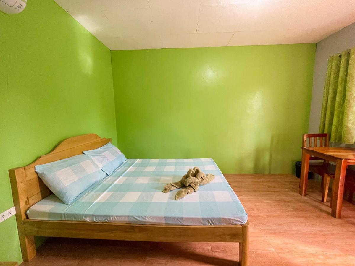 Ananas Guesthouse Moalboal Bagian luar foto