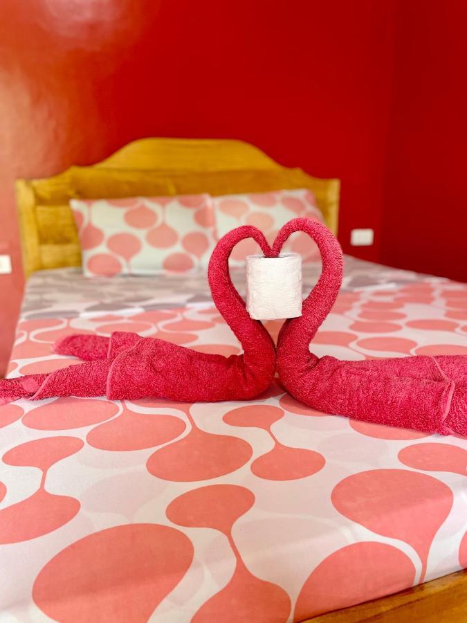 Ananas Guesthouse Moalboal Bagian luar foto