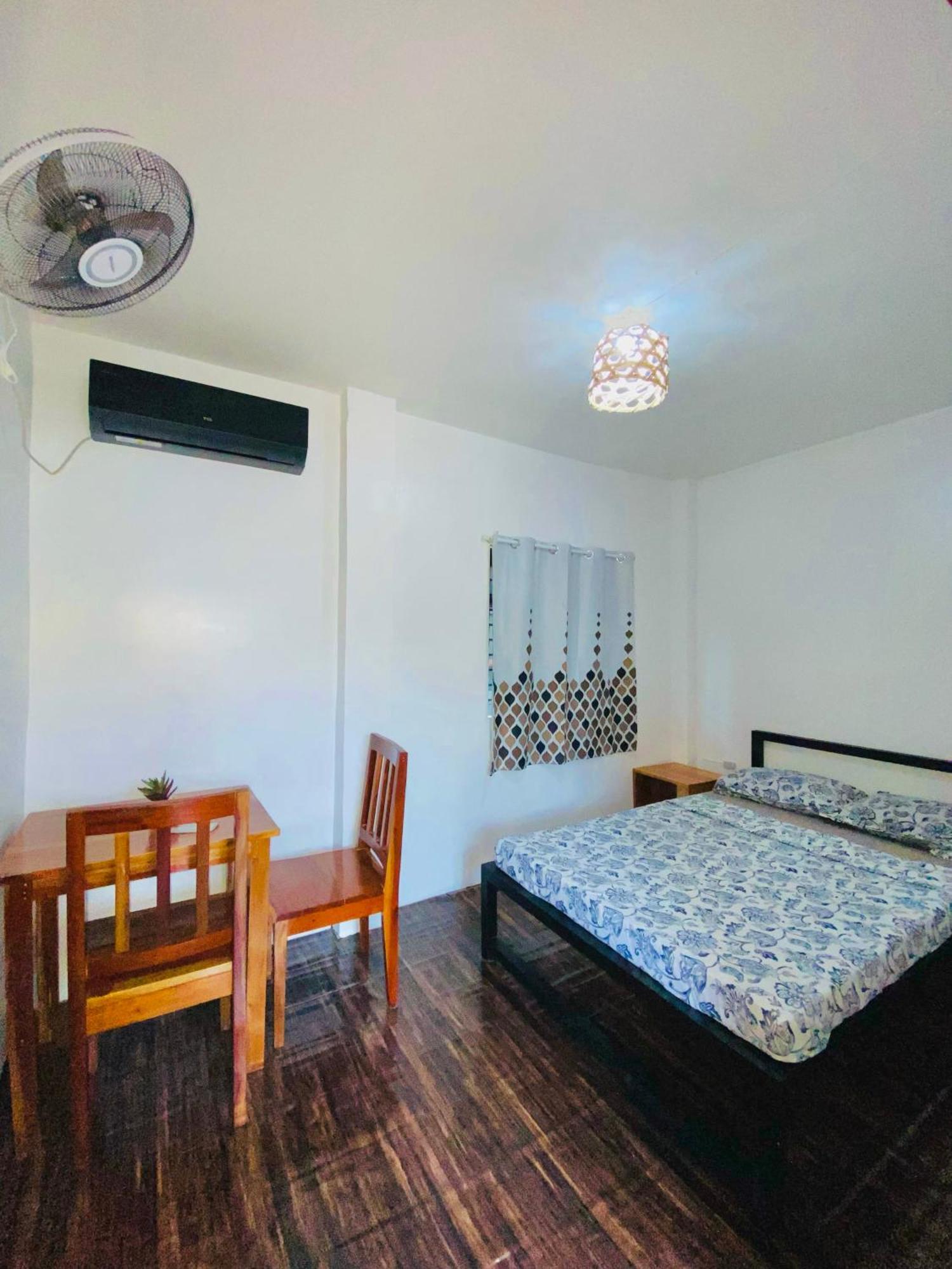 Ananas Guesthouse Moalboal Bagian luar foto