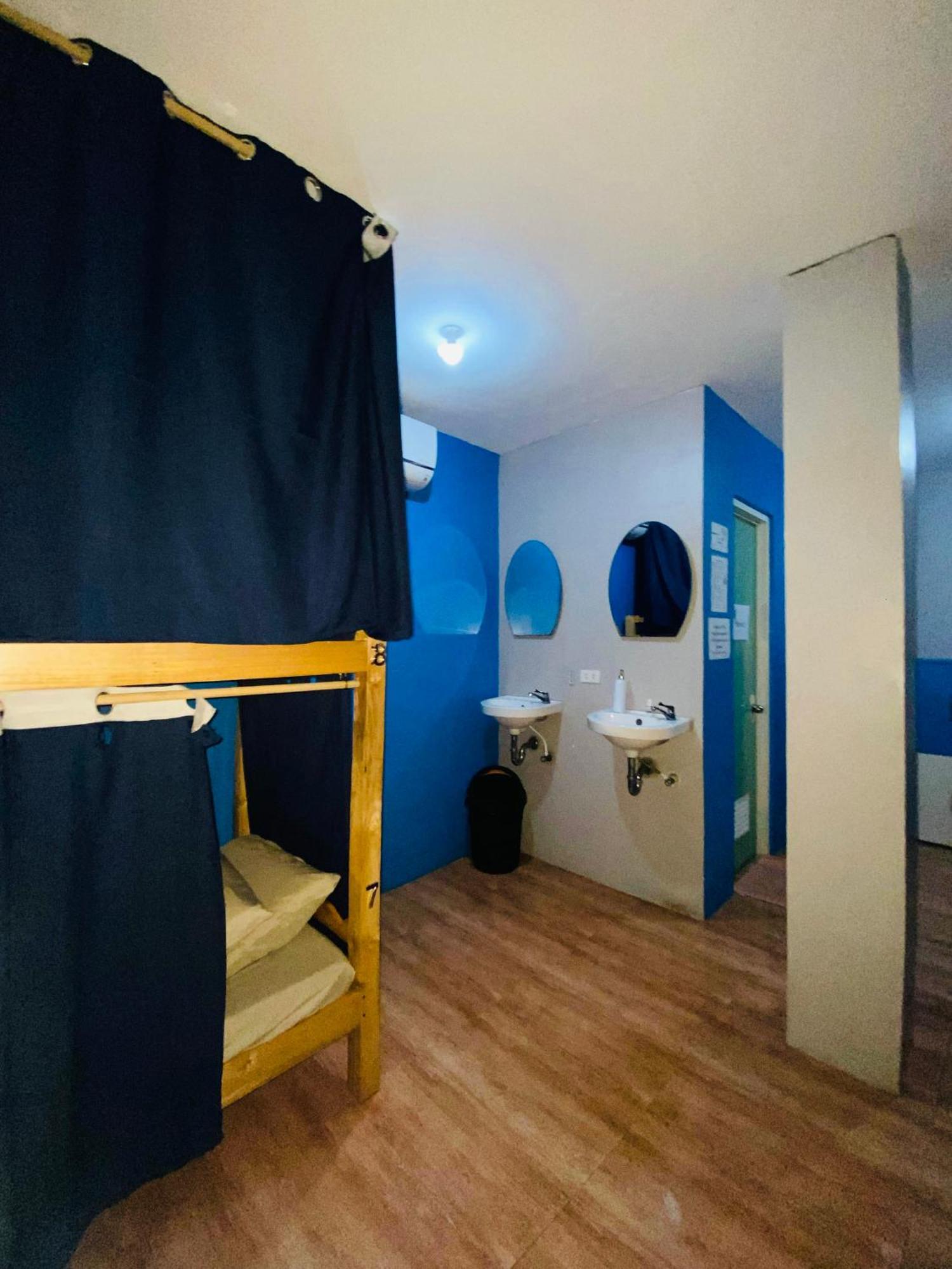 Ananas Guesthouse Moalboal Bagian luar foto