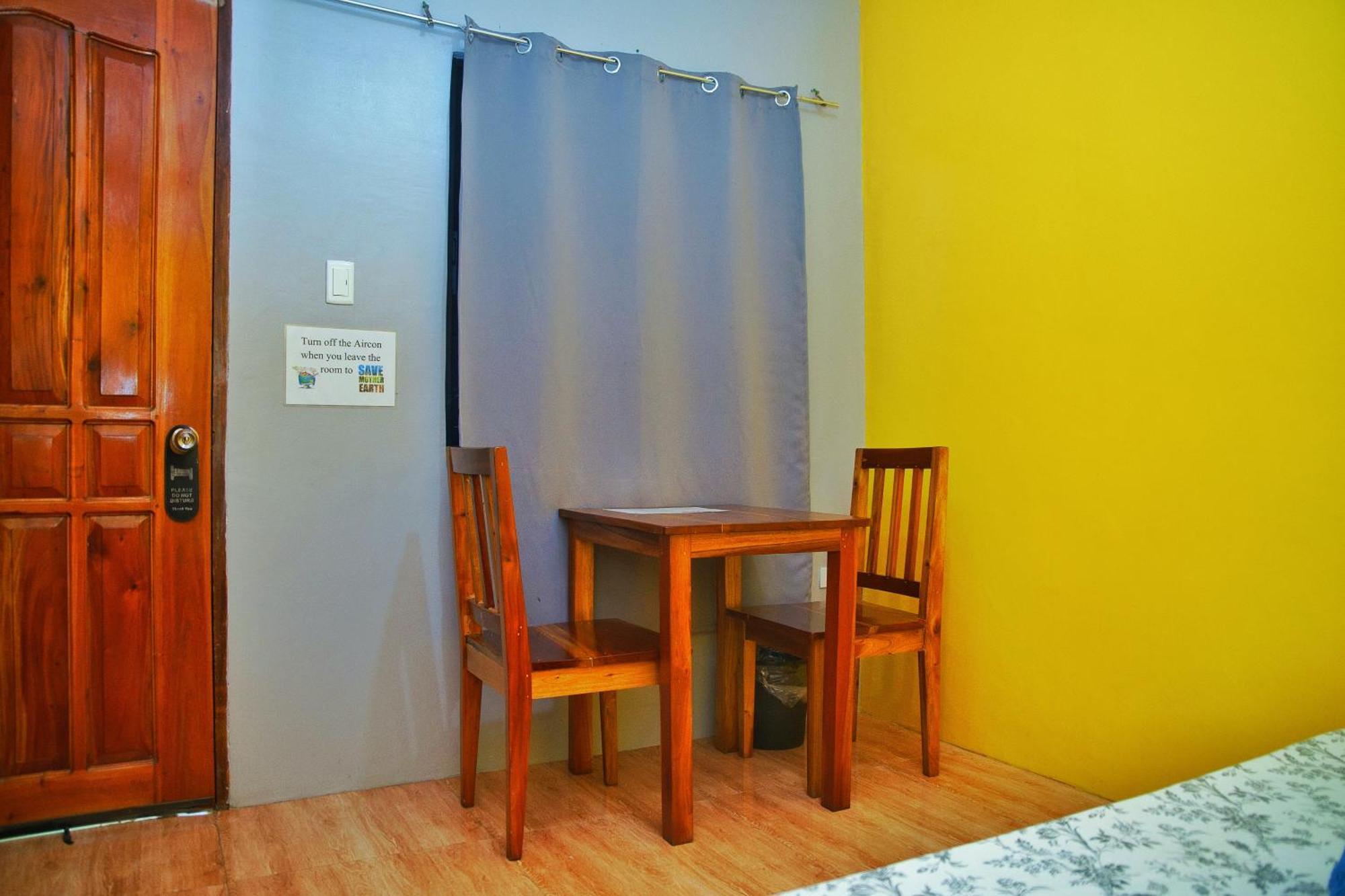 Ananas Guesthouse Moalboal Bagian luar foto