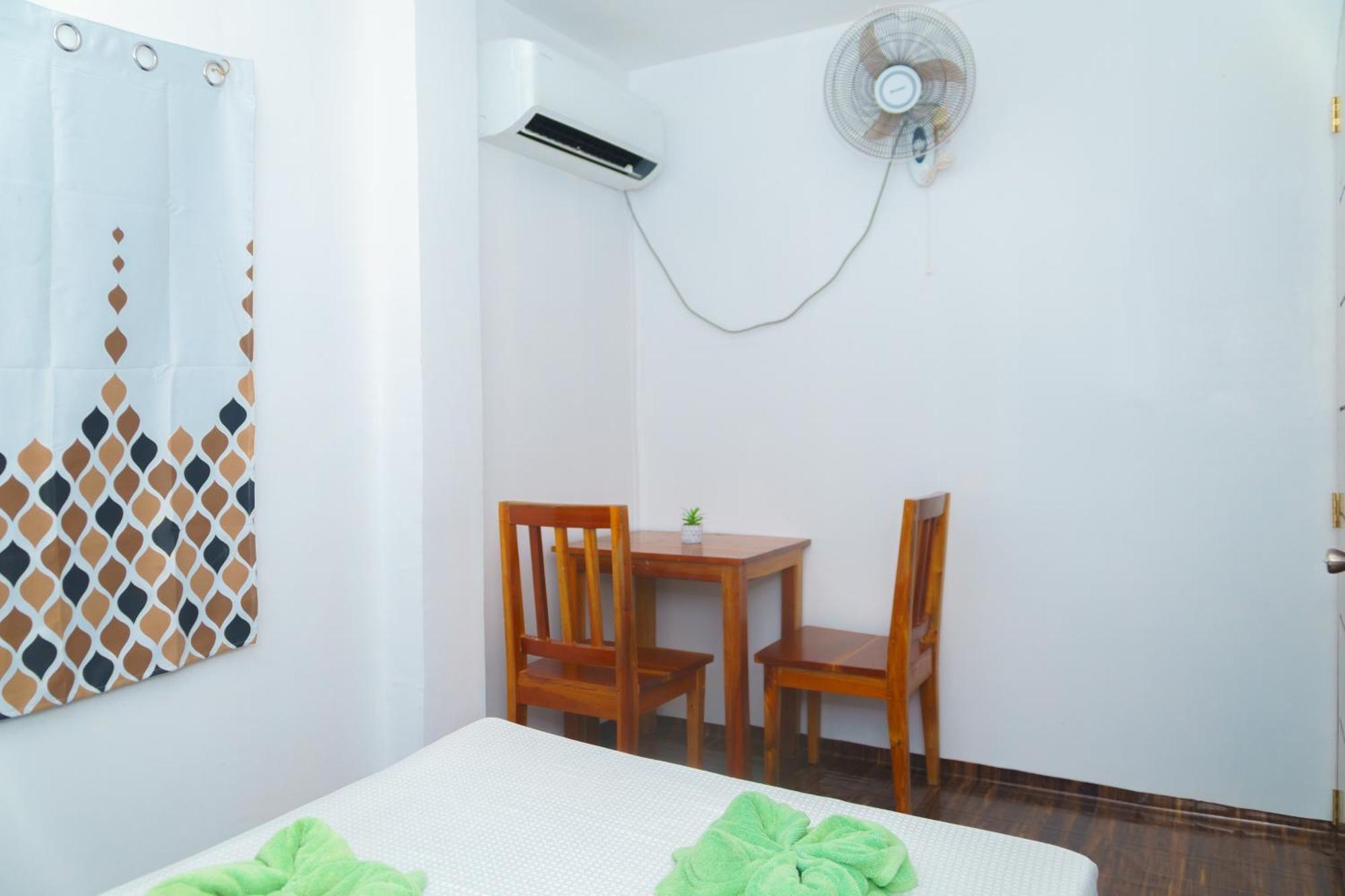Ananas Guesthouse Moalboal Bagian luar foto
