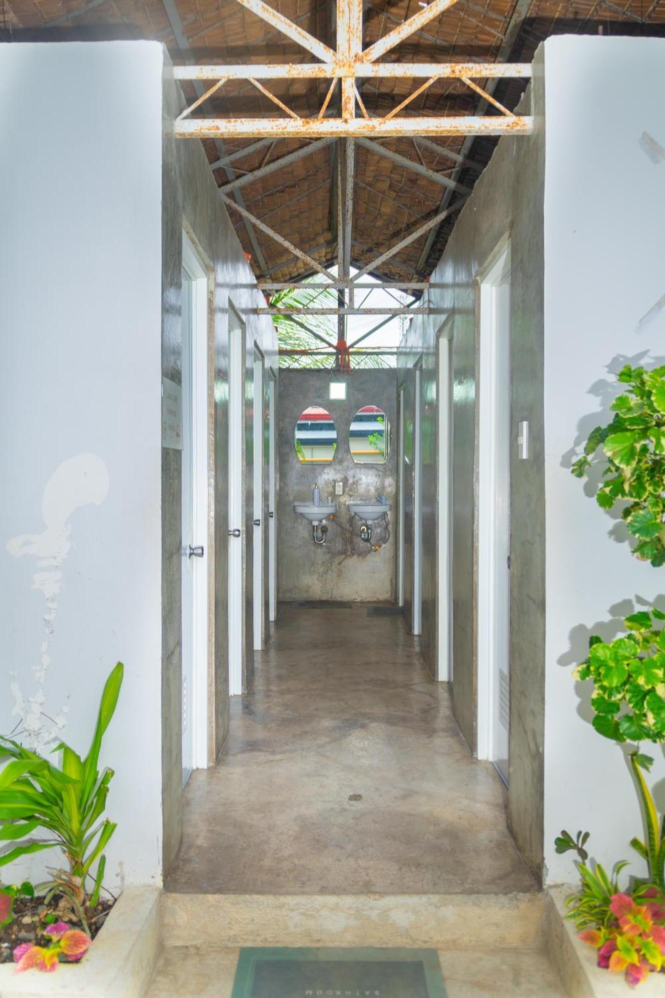 Ananas Guesthouse Moalboal Bagian luar foto