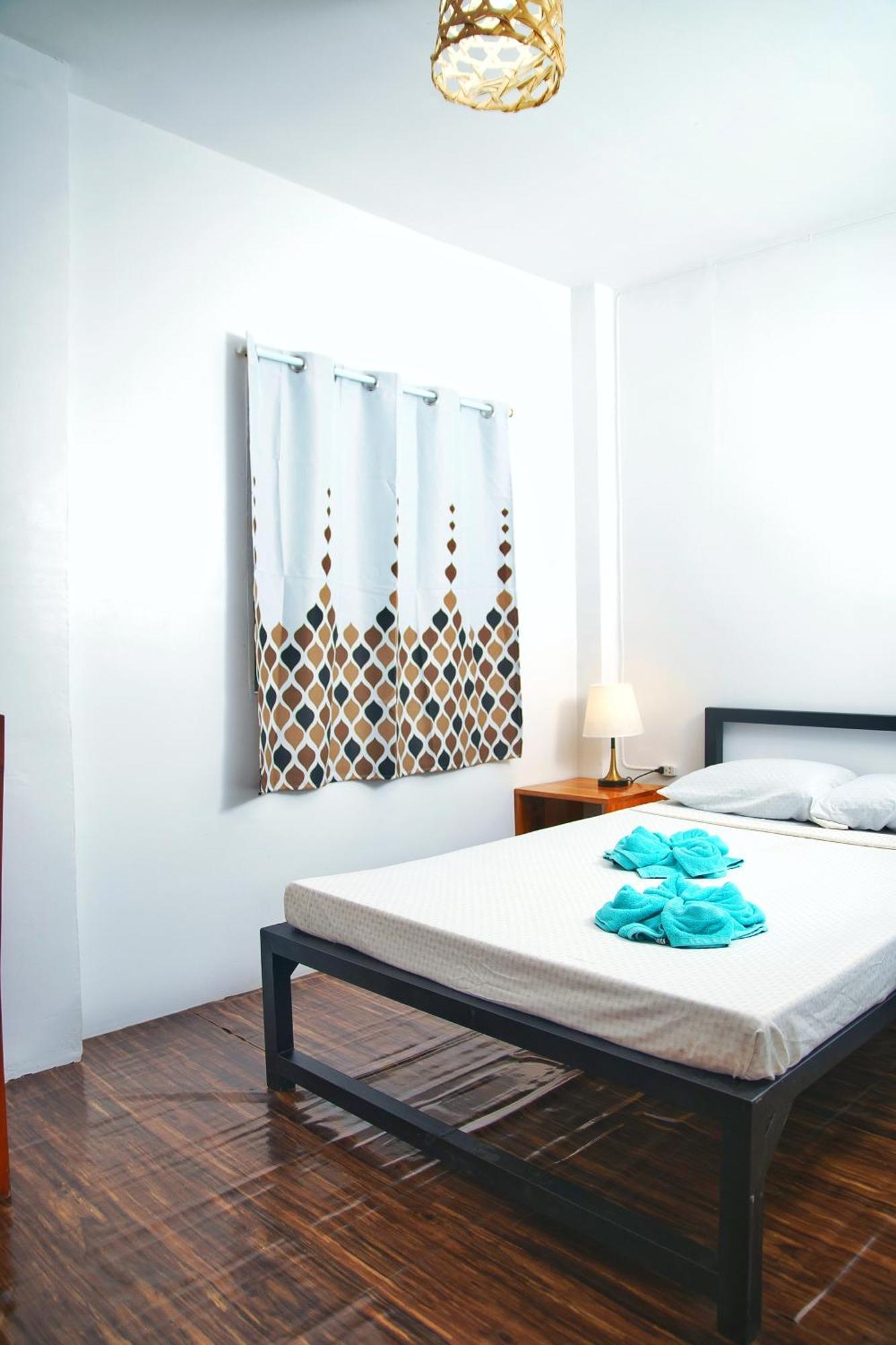 Ananas Guesthouse Moalboal Bagian luar foto