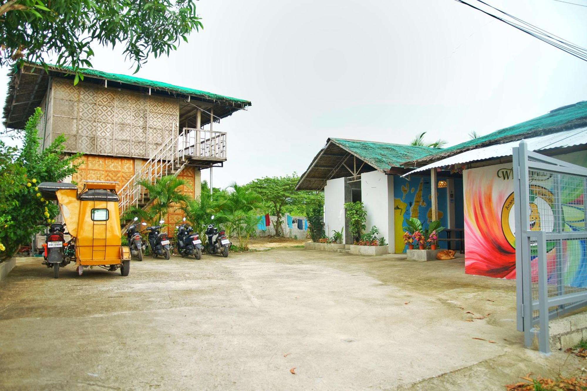 Ananas Guesthouse Moalboal Bagian luar foto
