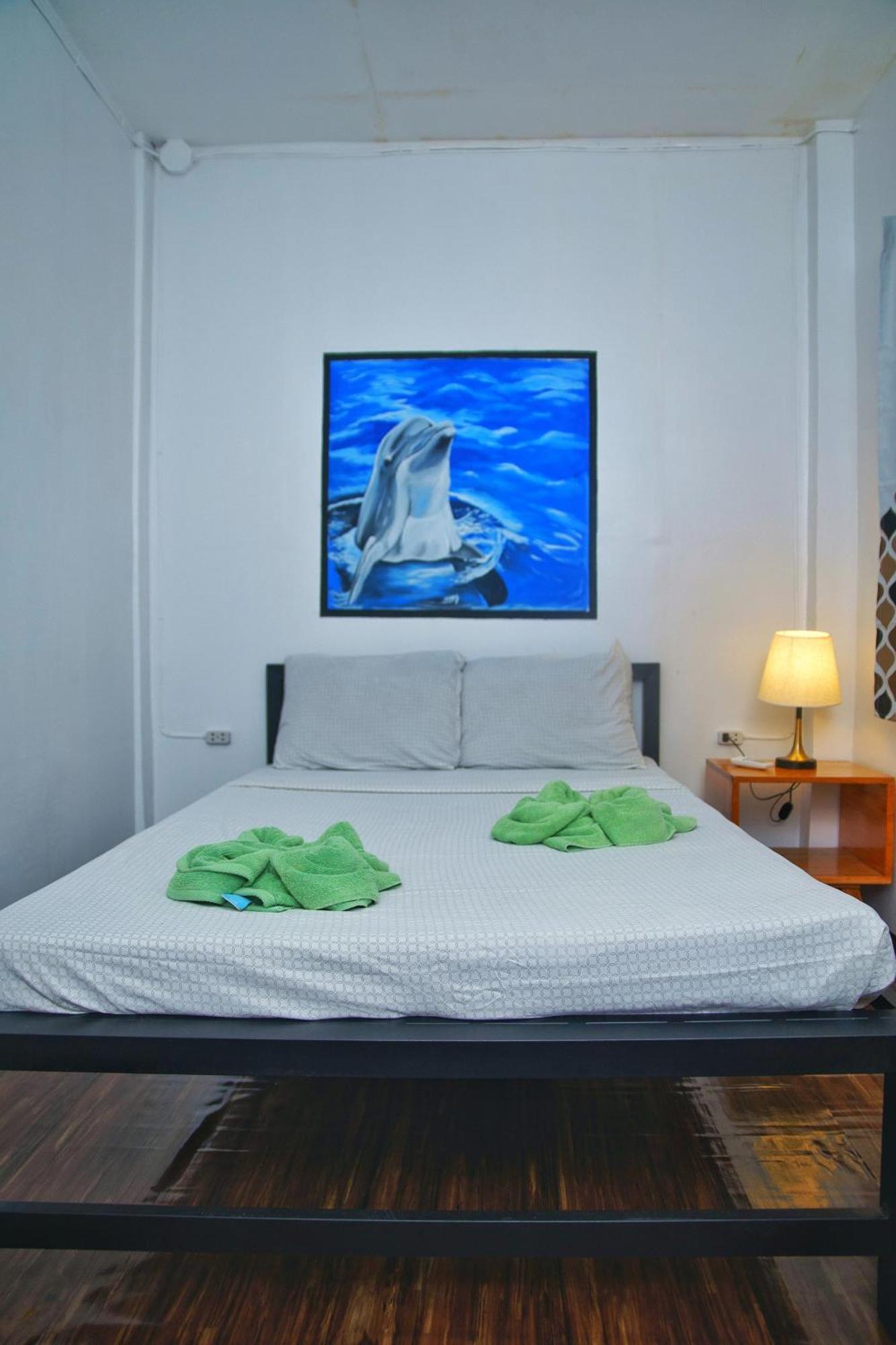 Ananas Guesthouse Moalboal Bagian luar foto