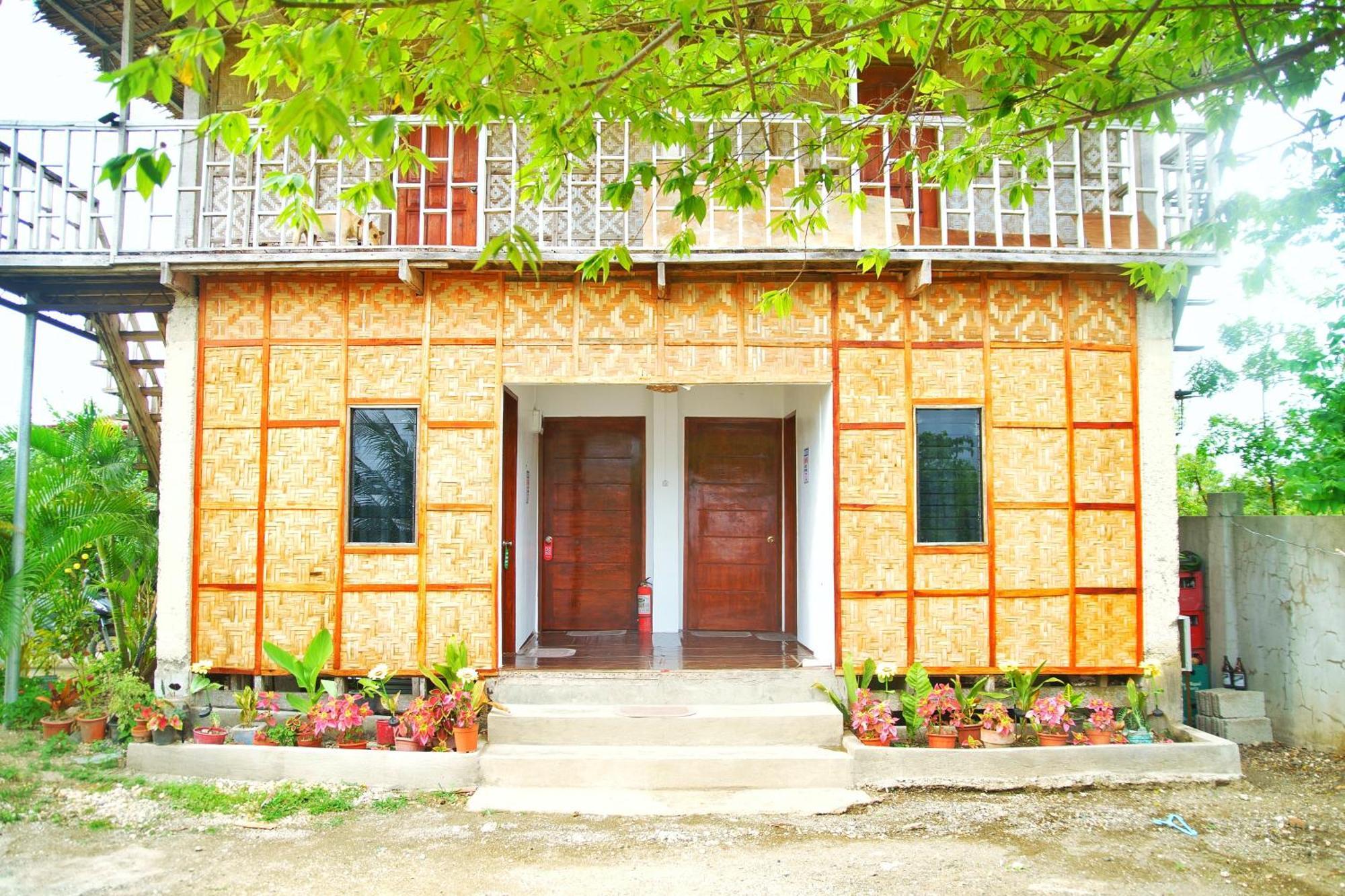 Ananas Guesthouse Moalboal Bagian luar foto
