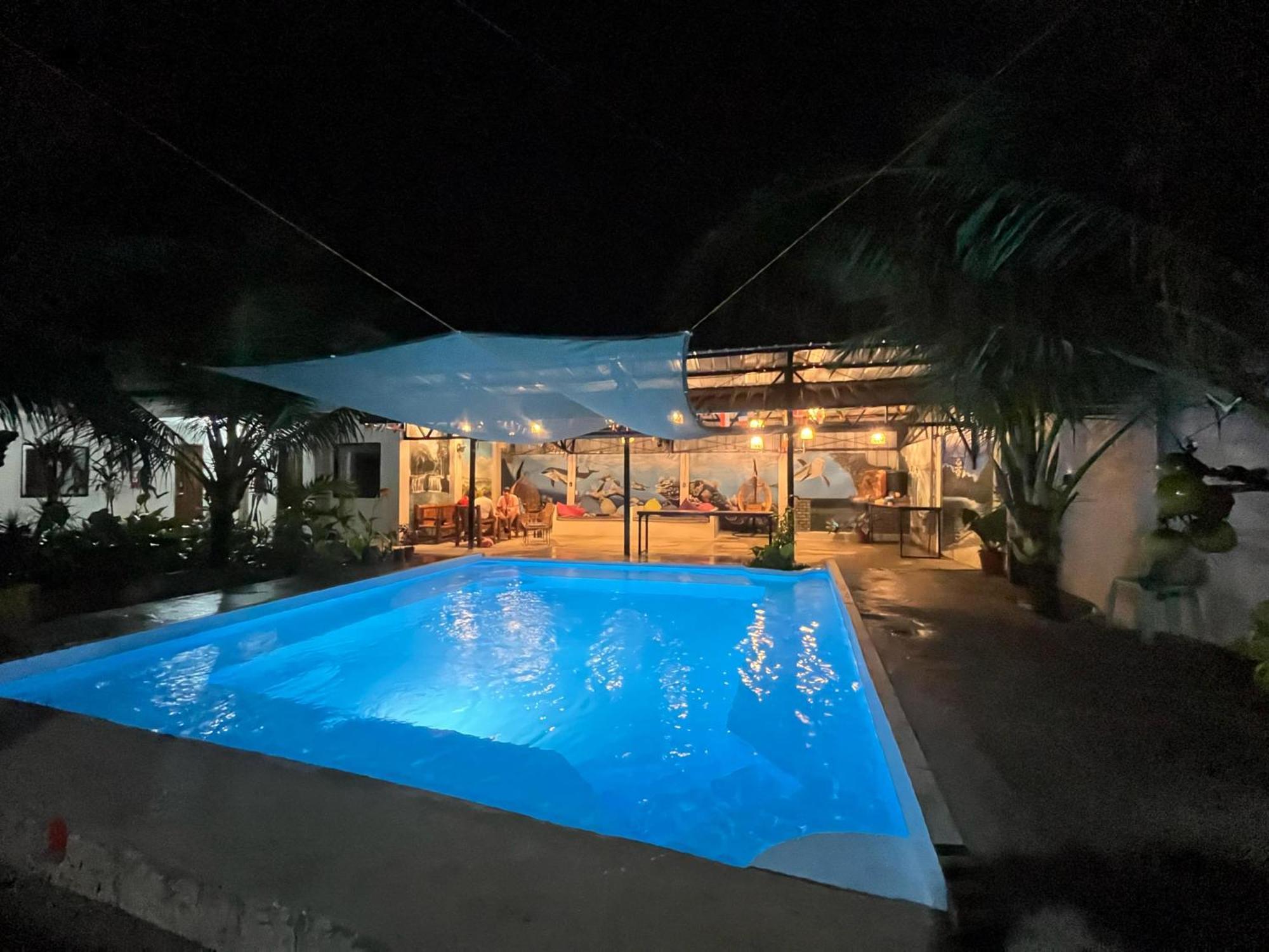 Ananas Guesthouse Moalboal Bagian luar foto
