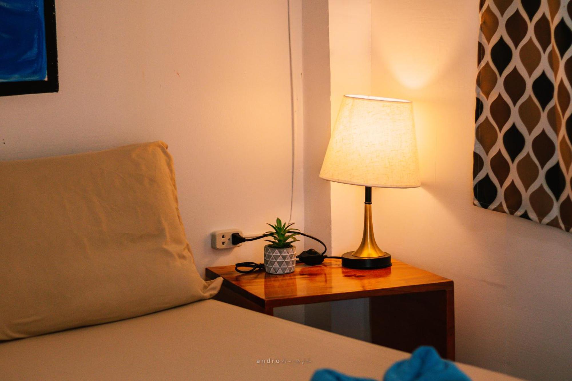 Ananas Guesthouse Moalboal Bagian luar foto