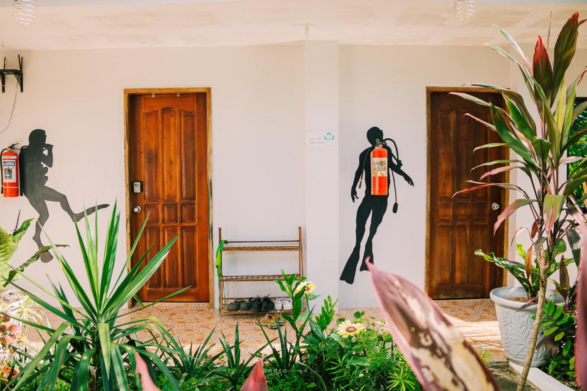 Ananas Guesthouse Moalboal Bagian luar foto