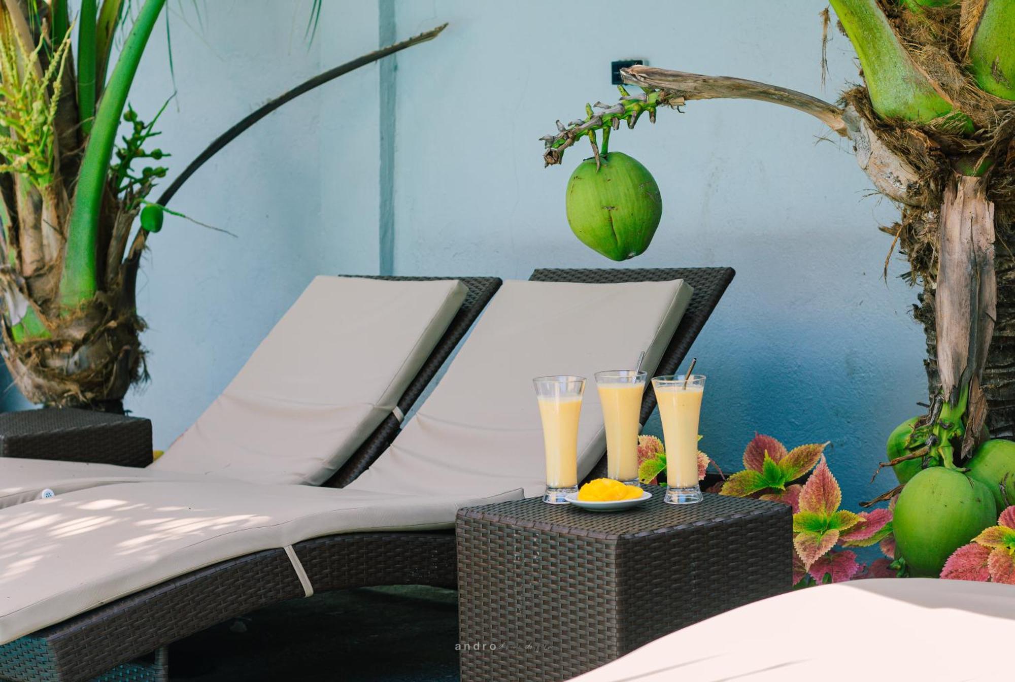 Ananas Guesthouse Moalboal Bagian luar foto